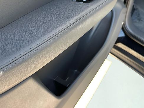 Used 2022 Porsche Cayenne Base image 18