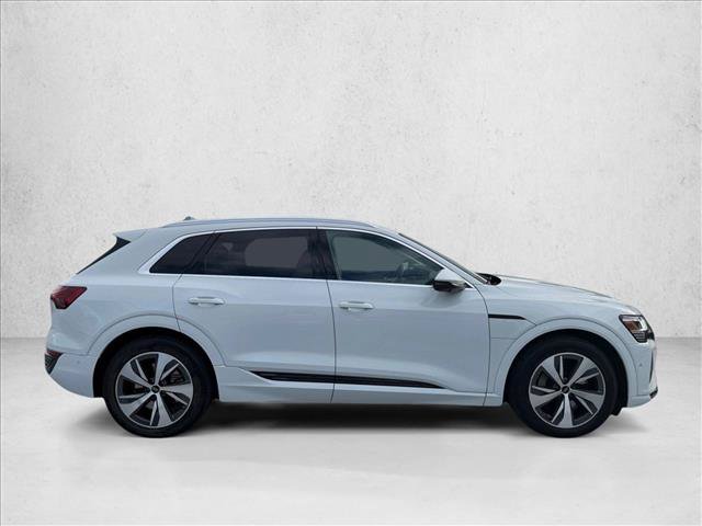 Used 2024 Audi Q8 e-tron Premium Plus AWD/4WD image 4