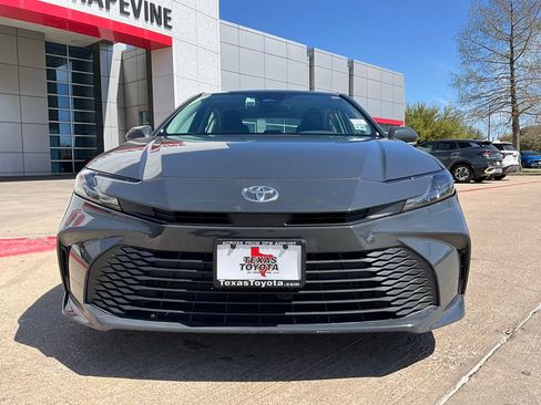 Used 2025 Toyota Camry LE image 3