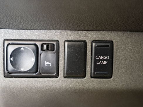 Used 2007 Nissan Frontier SE w/ SE Value Truck Pkg AWD/4WD image 25