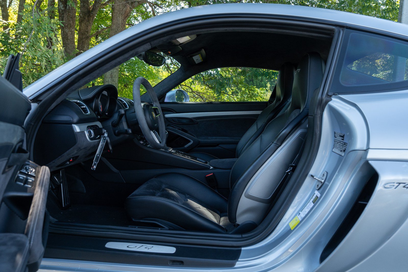Certified 2016 Porsche Cayman GT4 RWD image 24