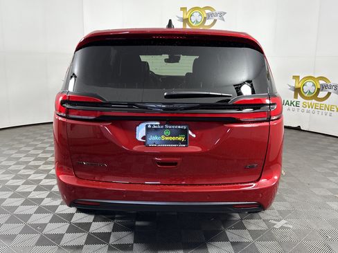 New 2026 Chrysler Pacifica Select image 7