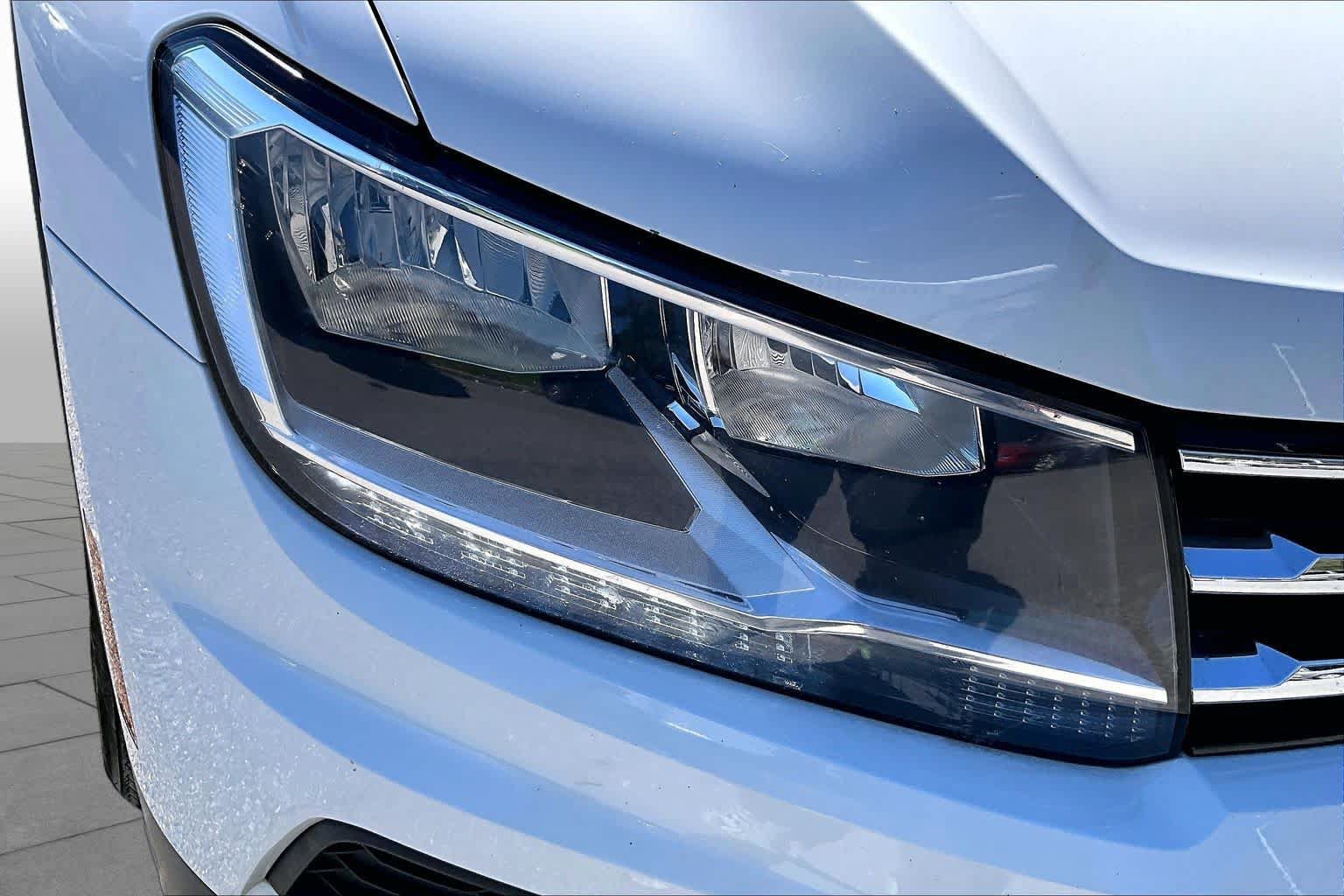 Used 2021 Volkswagen Tiguan SE w/ Panoramic Sunroof Package FWD image 28