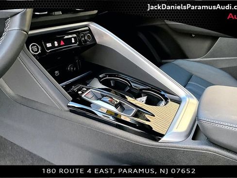 Used 2025 Audi Q5 Premium w/ Convenience Package image 12