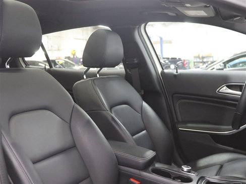 Used 2018 Mercedes-Benz GLA 250 4MATIC image 27