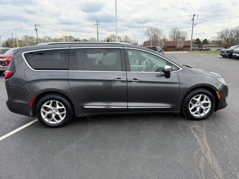 Used 2020 Chrysler Pacifica Limited w/ Advanced Safetytec Group image 6