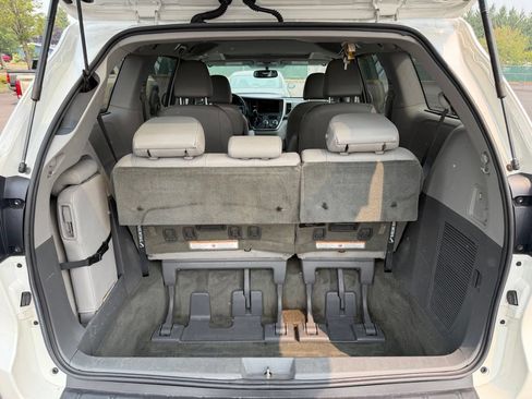 Used 2015 Toyota Sienna XLE w/ XLE Navigation Package FWD image 10
