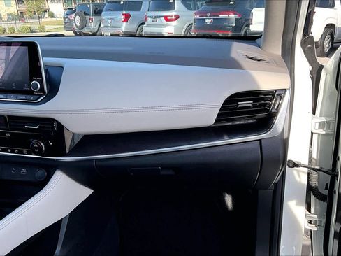 Used 2021 Nissan Rogue SL image 16