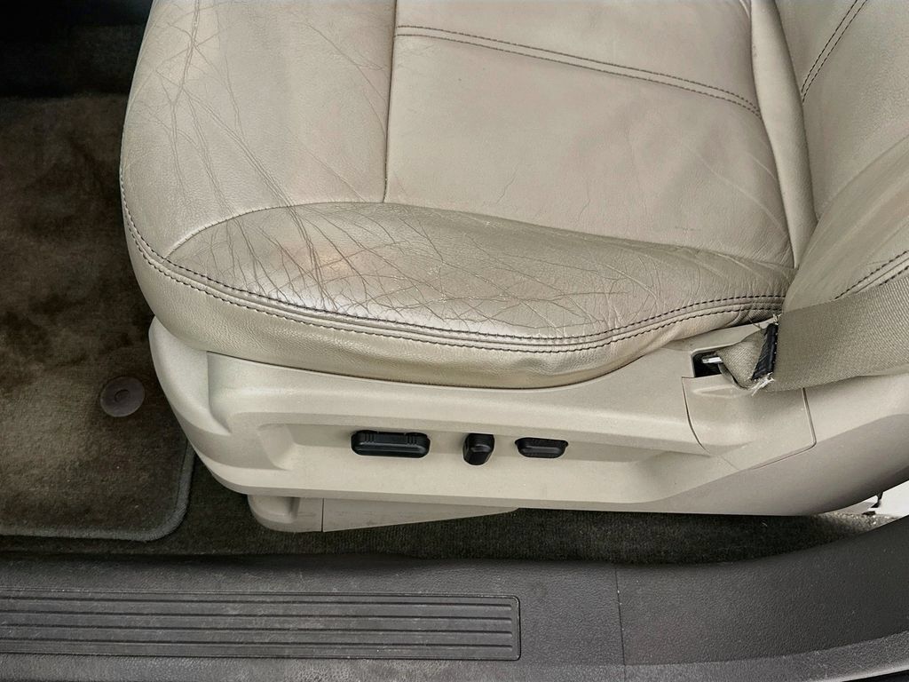 Used 2012 Ford Edge SEL FWD image 9