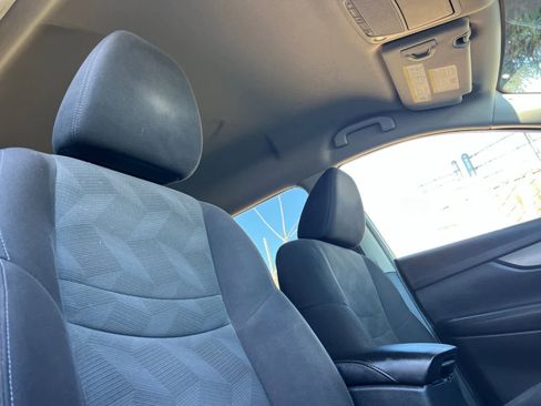 Used 2016 Nissan Rogue SV w/ SV Premium Package image 17