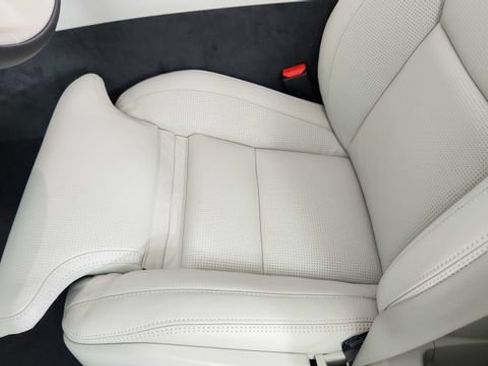 Certified 2025 Volvo XC60 B5 Ultra w/ Protection Package Premier AWD/4WD image 13