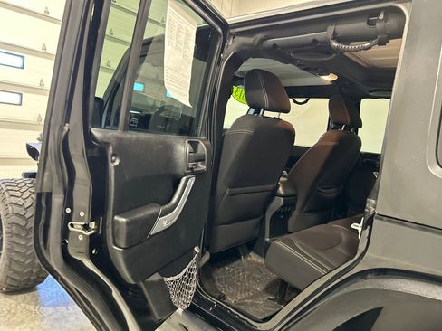 Used 2013 Jeep Wrangler Unlimited Sahara AWD/4WD image 26