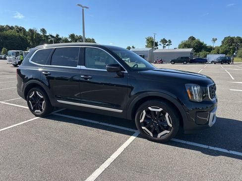 Used 2024 Kia Telluride S FWD image 3