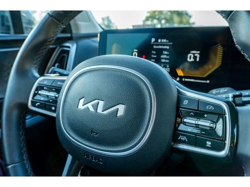 Used 2024 Kia Sorento S image 31