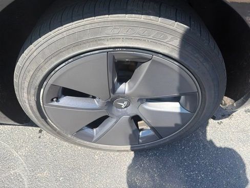 Used 2023 Tesla Model 3 Standard Range RWD image 10