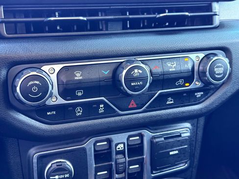 Used 2024 Jeep Wrangler Willys image 28