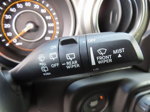 Used 2021 Jeep Wrangler Unlimited Sahara image 22