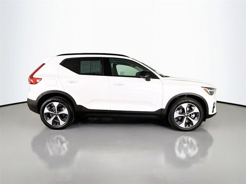 Certified 2026 Volvo XC40 B5 Plus w/ Protection Package Premier image 8