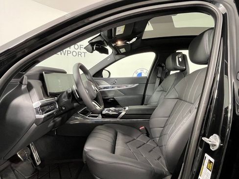 Used 2025 BMW 760i xDrive 760i xDrive w/ Premium Package image 21