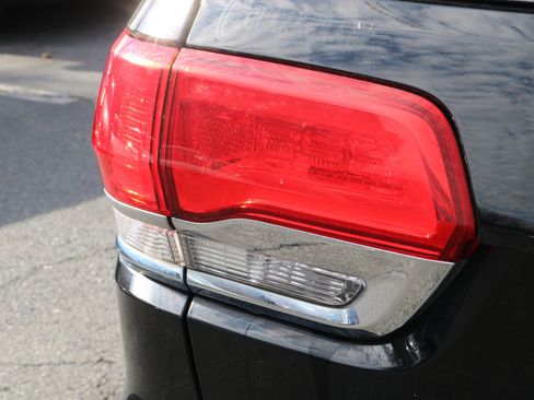 Used 2019 Jeep Grand Cherokee Limited image 8