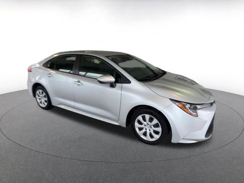 Used 2023 Toyota Corolla LE image 2