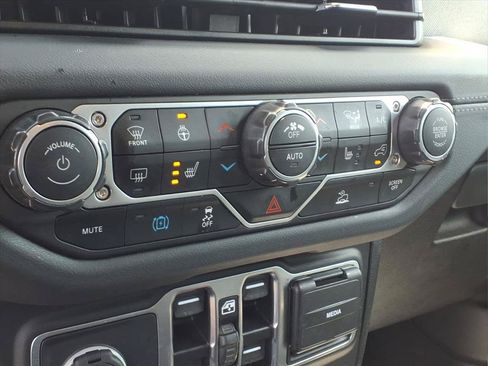 Used 2024 Jeep Wrangler Unlimited Sahara AWD/4WD image 6