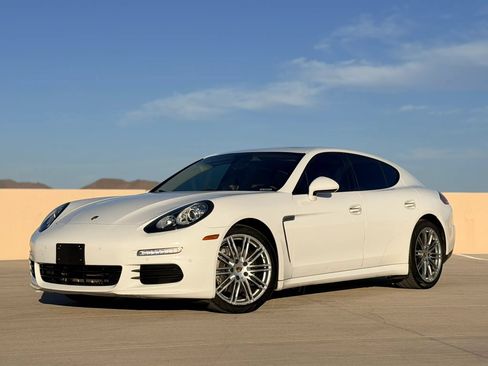 Used 2016 Porsche Panamera image 11