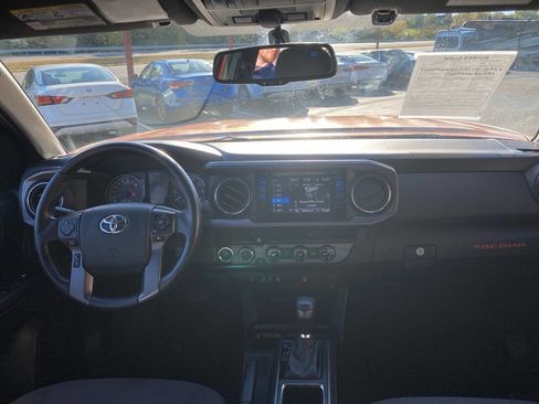 Used 2017 Toyota Tacoma TRD Off-Road image 23
