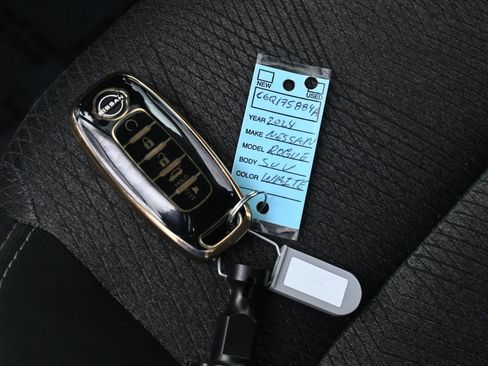 Used 2024 Nissan Rogue SV image 18