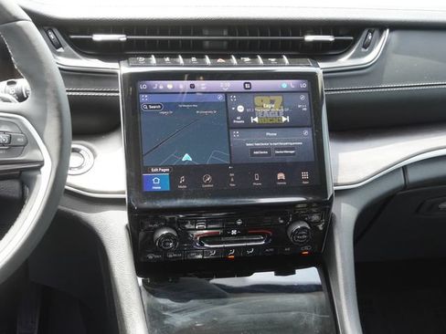 Certified 2024 Jeep Grand Cherokee Limited w/ Black Appearance Package RWD image 14