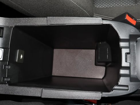 Used 2024 GMC Terrain SLE image 23