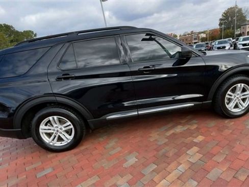 Used 2022 Ford Explorer XLT w/ Equipment Group 202A image 2