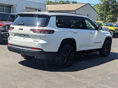 Used 2022 Jeep Grand Cherokee L Limited w/ Black Appearance Package image 3