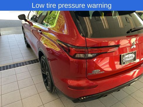 Used 2023 Mitsubishi Outlander SE Black Edition AWD/4WD image 13