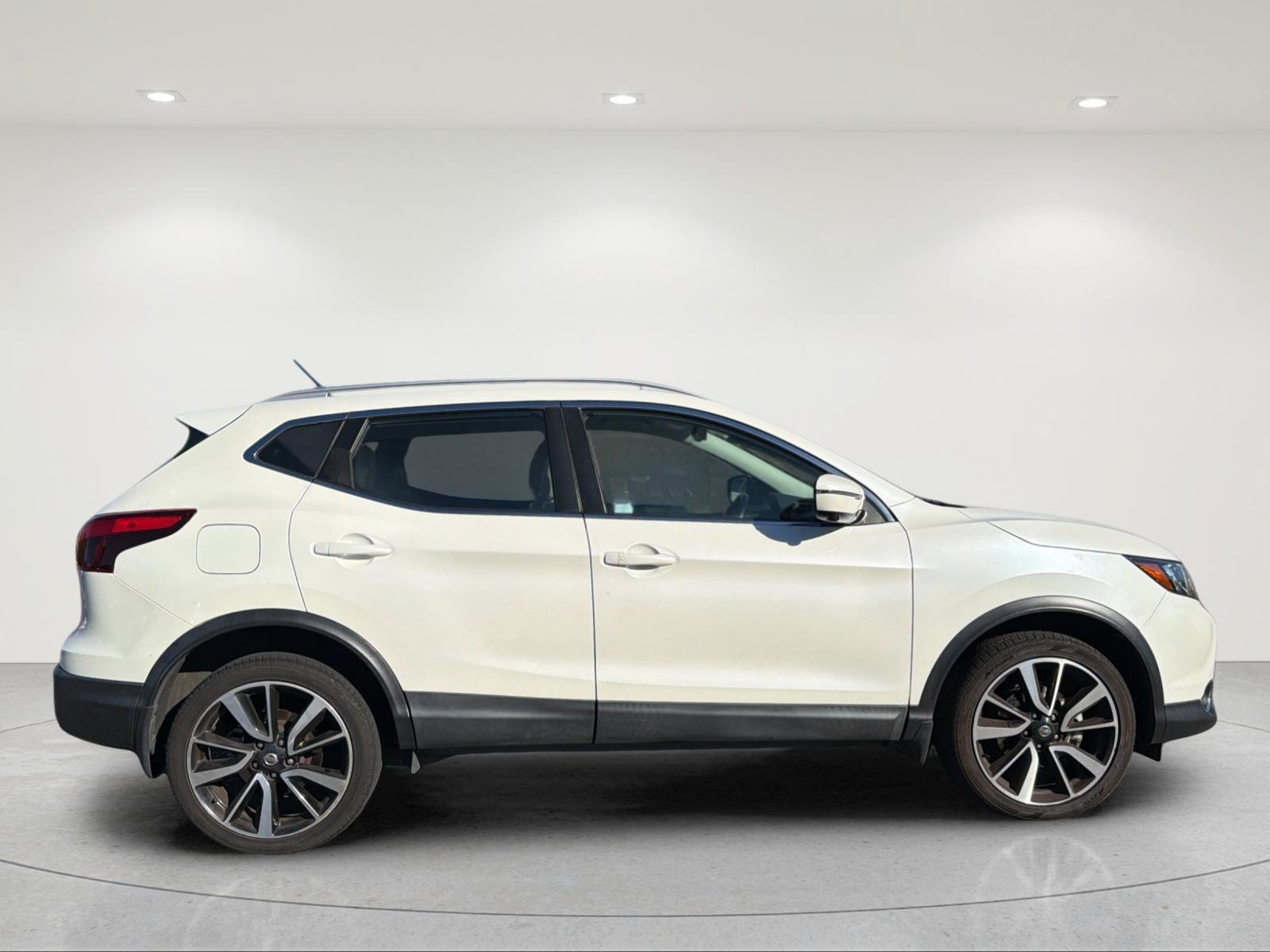 Used 2018 Nissan Rogue Sport SL FWD image 5