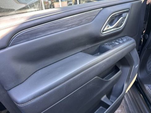 Used 2023 GMC Yukon XL SLT w/ SLT Premium Package image 7