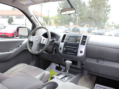 Used 2014 Nissan Frontier SV image 26