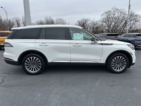 Certified 2023 Lincoln Aviator AWD w/ Premium Package image 4