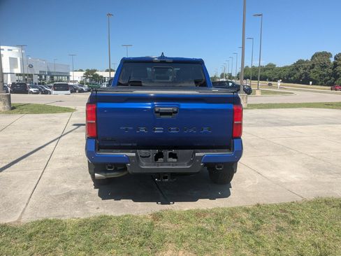Used 2025 Toyota Tacoma TRD Off-Road w/ TRD Off Road Upgrade Package AWD/4WD image 4
