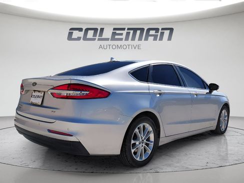 Used 2019 Ford Fusion SE FWD image 4