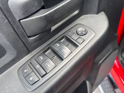 Used 2015 RAM 2500 Tradesman w/ Chrome Appearance Group AWD/4WD image 11