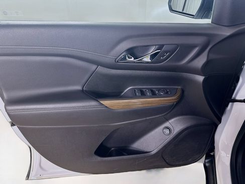 Used 2021 GMC Acadia SLE w/ Driver Convenience Package FWD image 16
