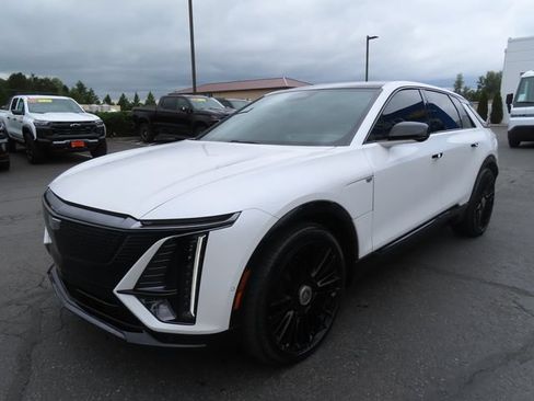 Used 2024 Cadillac Lyriq Sport AWD/4WD image 3