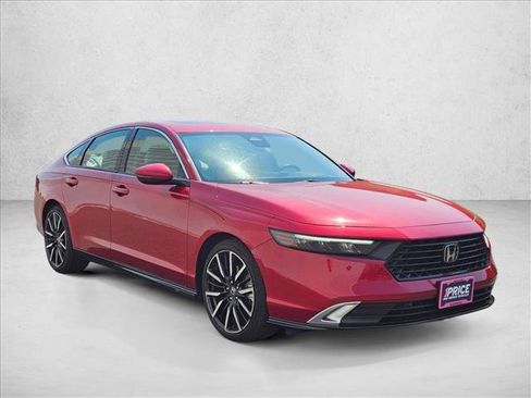 Used 2023 Honda Accord Touring image 3