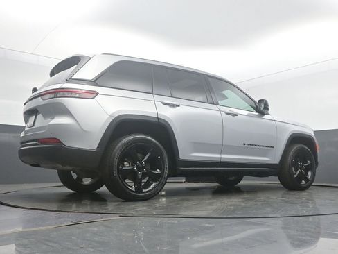 Used 2024 Jeep Grand Cherokee Altitude image 61