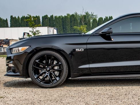 Used 2015 Ford Mustang GT Premium RWD image 31