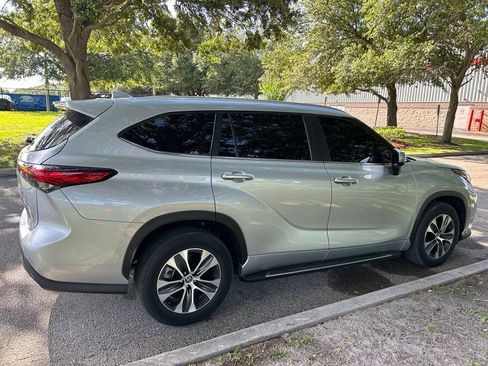 Used 2023 Toyota Highlander XLE FWD image 6