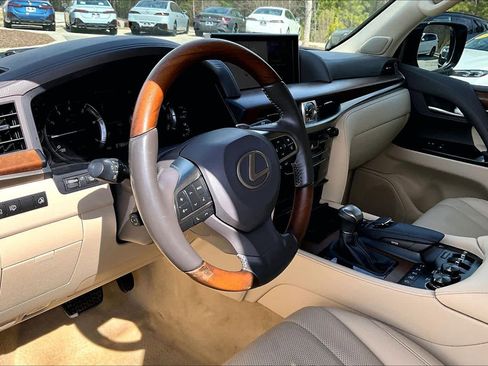 Used 2021 Lexus LX 570 4WD w/ Luxury Package image 18