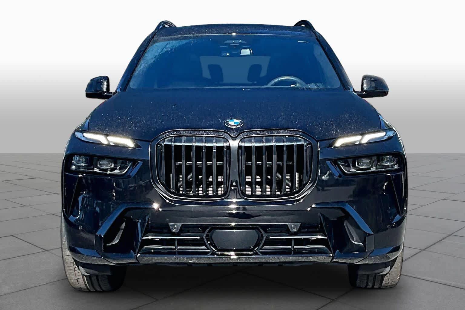 Used 2025 BMW X7 xDrive40i w/ M Sport Package AWD/4WD image 4
