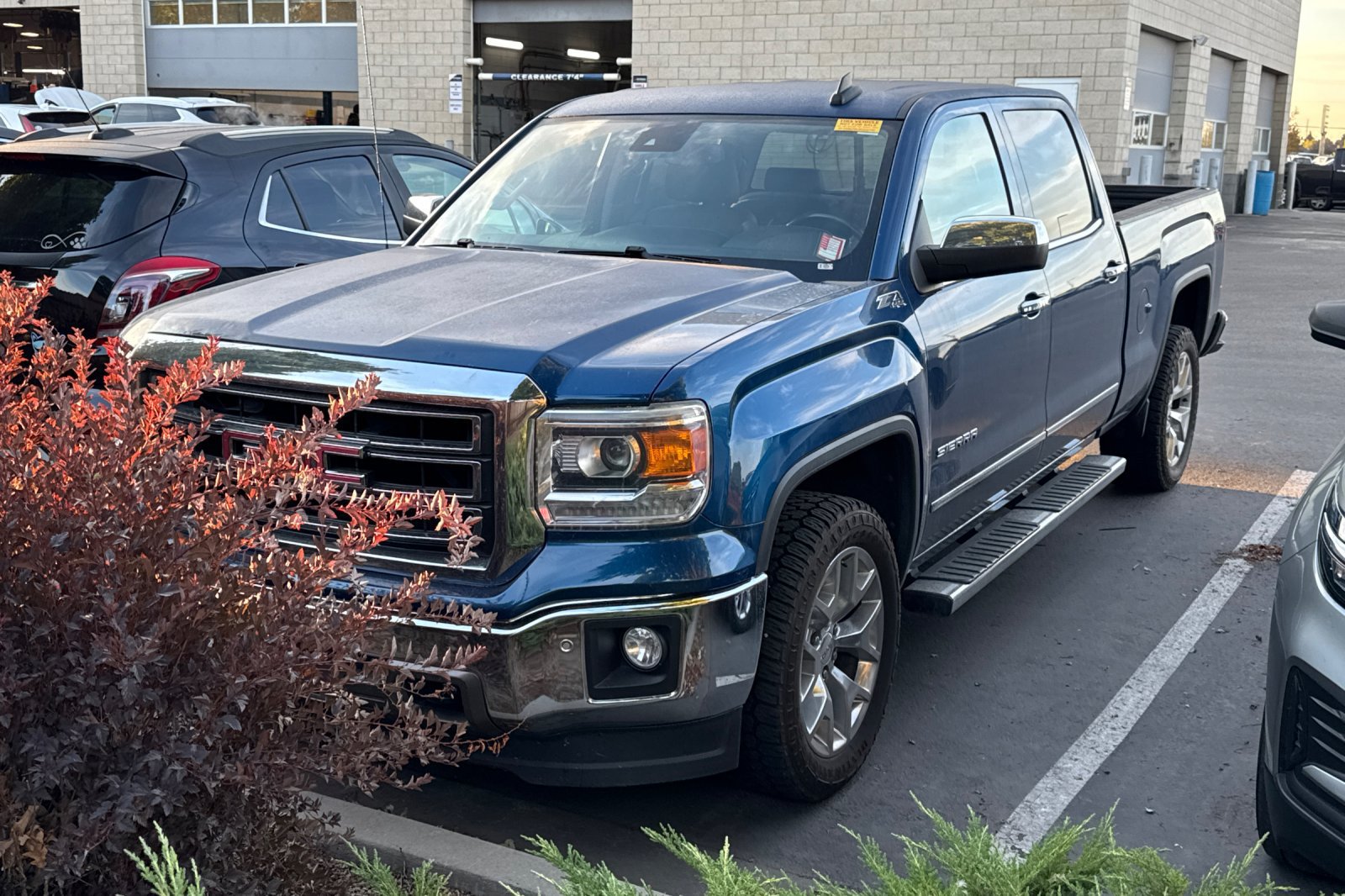 Used 2015 GMC Sierra 1500 SLT w/ SLT Crew Cab Value Package AWD/4WD image 2